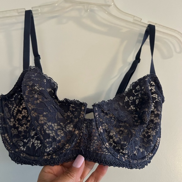 REVEAL LINGERIE • Navy Blue & Beige Laced Bra • 34DD • - Picture 2 of 7